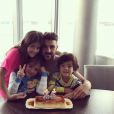 David Villa avec ses trois enfants, Zaida, Olaya et Luca, fêtant son 35e anniversaire le 3 décembre 2016. Photo Instagram.
