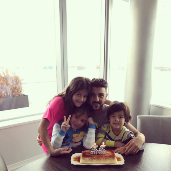 David Villa avec ses trois enfants, Zaida, Olaya et Luca, fêtant son 35e anniversaire le 3 décembre 2016. Photo Instagram.