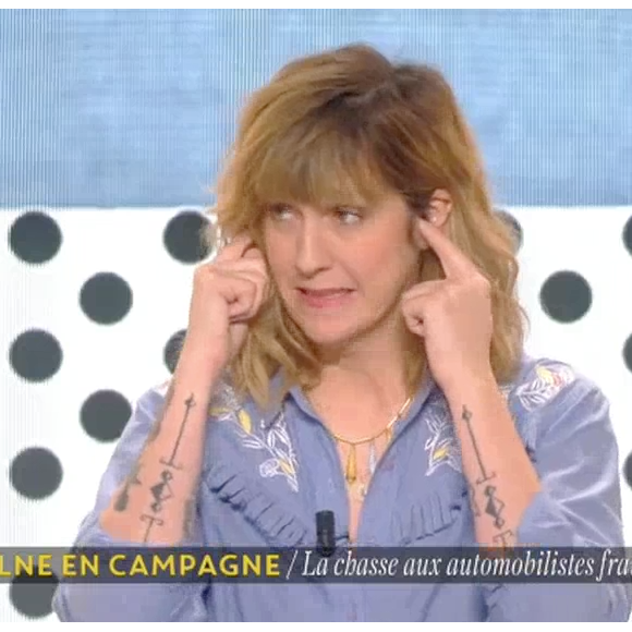 Vif échange entre Daphné Bürki et Emilie Besse dans "La Nouvelle édition" sur C8. Le 12 janvier 2017.