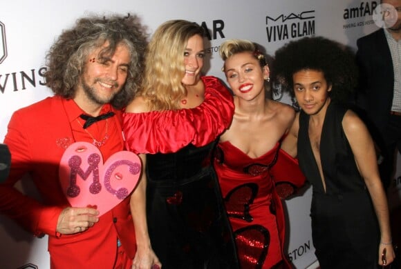 Wayne Coyne, Katy Weaver, Miley Cyrus, Tyler Ford au Gala "AmfAR Inspiration Gala" à New York, le 16 juin 2015.