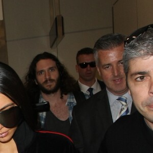 Kim Kardashian et Scott Disick vont prendre un avion à l'aéroport de Los Angeles le 11 janvier 2017