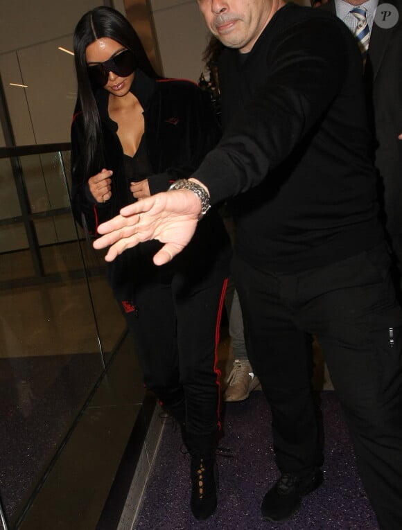 Kim Kardashian et Scott Disick vont prendre un avion à l'aéroport de Los Angeles le 11 janvier 2017 pour sa première sortie oficielle à Dubai.