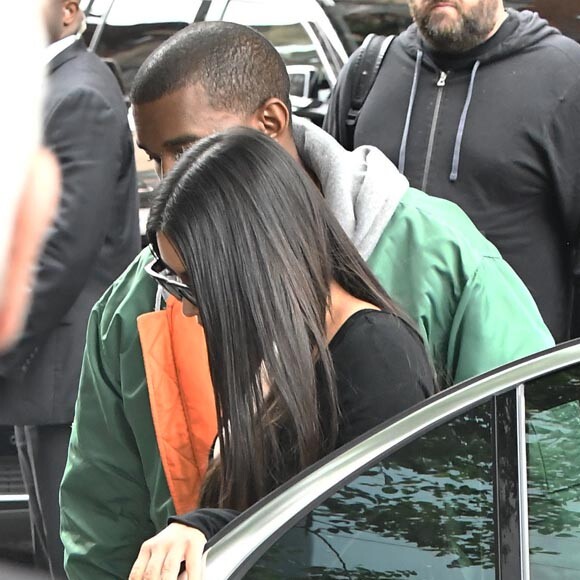 Kim Kardashian arrive de Paris à son appartement de NY, le 3 octobre 2016 après le braquage dont elle a été victime dans la nuit du 2 au 3 octobre 2016.