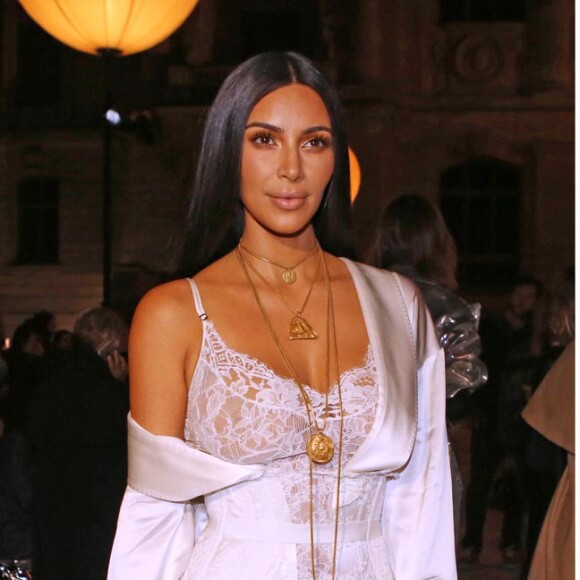 Kim Kardashian lors du défilé de mode Givenchy à Paris le 2 octobre 2016, peu avant le braquage dont elle a été victime.