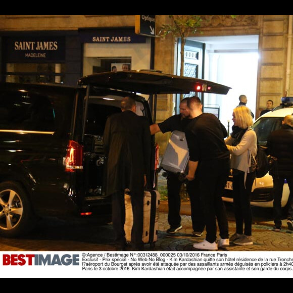 Exclusif : Kim Kardashian quitte son hôtel résidence de la rue Tronchet après le braquage dans la nuit du 2 au 3 octobre 2016 pour rentrer à NY.