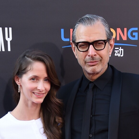 Jeff Goldblum et sa femme Emilie Livingston à la première de "Independence Day: Resurgence" au théâtre TCL Chinese à Hollywood, Californie, le 20 juin 2016.