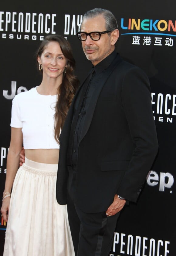 Jeff Goldblum et sa femme Emilie Livingston à la première de "Independence Day: Resurgence" au théâtre TCL Chinese à Hollywood, Californie, le 20 juin 2016.