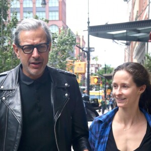 Jeff Goldblum et sa femme Emilie Livingston se promènent dans les rues de New York. Le 13 juin 2016