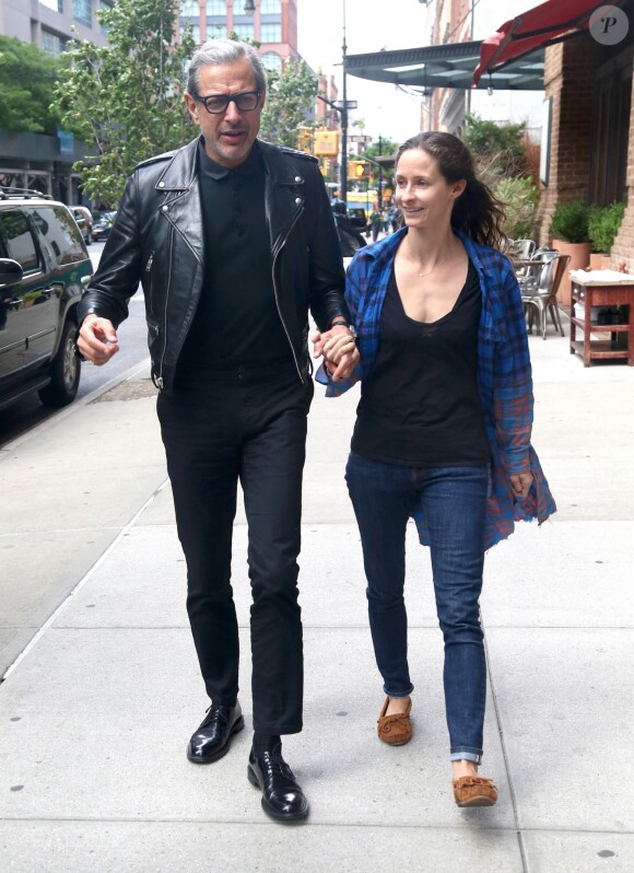 Jeff Goldblum et sa femme Emilie Livingston se promènent dans les rues de New York. Le 13 juin 2016