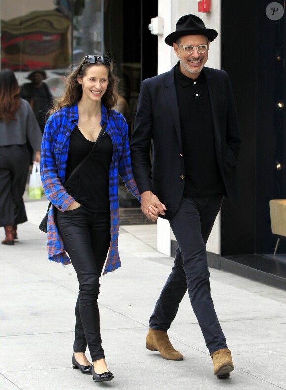 Jeff Goldblum se promène avec sa femme Emilie Livingston à Beverly Hills le 23 janvier 2016.
