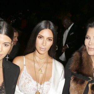 Kourtney Kardashian, Kim Kardashian et leur mère Kris Jenner au défilé de mode "Givenchy", collection prêt-à-porter Printemps-Eté 2017 lors de la Fashion Week de Paris, France, le 2 October 2016. © Christophe Aubert via Bestimage