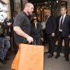 Kim Kardashian fait du shopping à Paris avec Pascal Duvier (garde du corps)  le 1er octobre 2016.