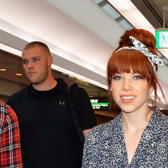 Carly Rae Jepsen et Matthew Koma à l'aeroport de Narita à Chiba au Japon le 20 juin 2013.