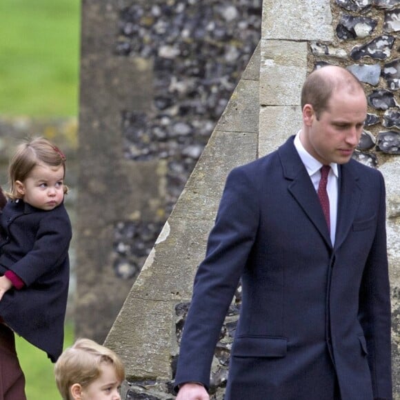 Le prince William, duc de Cambridge, Catherine (Kate) Middleton, duchesse de Cambridge, le prince George de Cambridge et la princesse Charlotte de Cambridge à Englefield, Berkshire, le 25 décembre 2016.