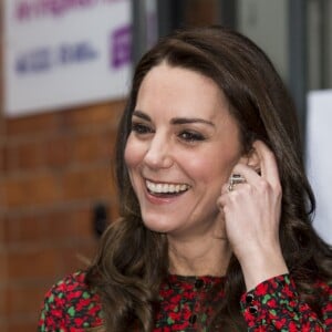 Le prince William, duc de Cambridge, Kate Catherine Middleton, duchesse de Cambridge et le prince Harry arrivent à l'assemblée générale annuelle et la fête de Noël de "Heads Together" pour rendre hommage aux bénévoles qui viennent en aide les jeunes en difficulté à l'établissement The Mix, à Londres, le 19 décembre 2016