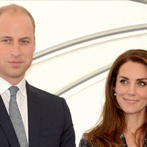 Le prince William, duc de Cambridge et Catherine Kate Middleton, duchesse de Cambridge, visitent l'université de Manchester le 14 octobre 2016.