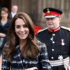 Le prince William et Catherine Kate Middleton quittent la mairie de Manchester et saluent le public à l'extérieur le 14 octobre 2016.