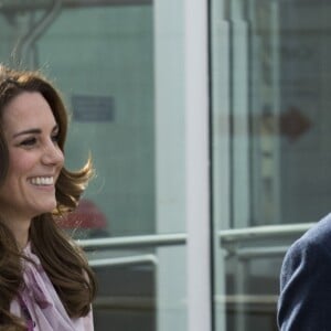 Le prince William, duc de Cambridge et Catherine (Kate) Middleton, duchesse de Cambridge, lors de la Journée mondiale de la santé mentale au London Eye à Londres le 10 octobre 2016res