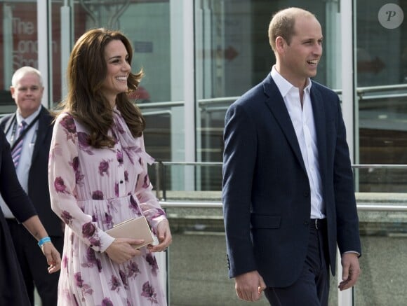 Le prince William, duc de Cambridge et Catherine (Kate) Middleton, duchesse de Cambridge, lors de la Journée mondiale de la santé mentale au London Eye à Londres le 10 octobre 2016res