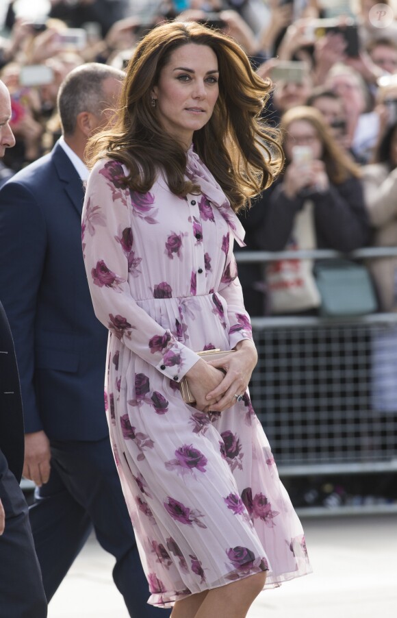 Le prince William, duc de Cambridge et Catherine (Kate) Middleton, duchesse de Cambridge, lors de la Journée mondiale de la santé mentale au London Eye à Londres le 10 octobre 2016.