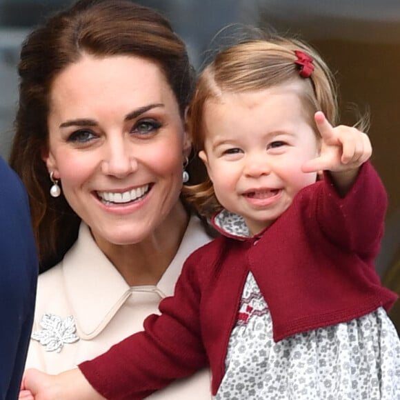 Départ du prince William, duc de Cambridge, Catherine (Kate) Middleton, duchesse de Cambridge, accompagnés de leurs enfants, le prince Georges et la princesse Charlotte après leurs voyage de 8 jours au Canada à Victoria le 1er octobre 2016.