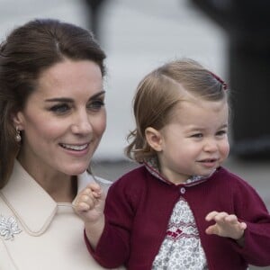 Départ du prince William, duc de Cambridge, Catherine (Kate) Middleton, duchesse de Cambridge, accompagnés de leurs enfants, le prince Georges et la princesse Charlotte après leurs voyage de 8 jours au Canada à Victoria le 1er octobre 2016.