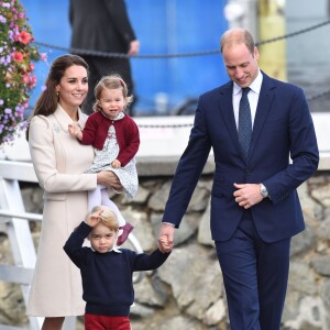 Départ du prince William, duc de Cambridge, Catherine (Kate) Middleton, duchesse de Cambridge, accompagnés de leurs enfants, le prince Georges et la princesse Charlotte après leurs voyage de 8 jours au Canada à Victoria le 1er octobre 2016.