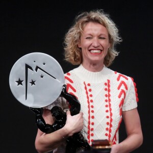 Alexandra Lamy, prix d'interprétation féminine, lors de la cérémonie de clôture du 20e Festival du film de comédie à l'Alpe d'Huez, le 21 janvier 2017. © Dominique Jacovides/Bestimage