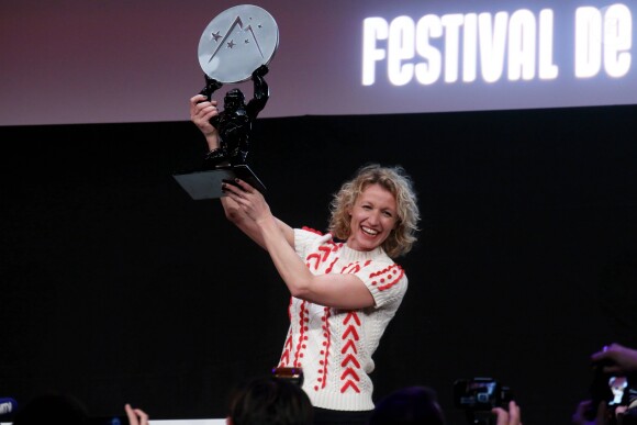 Alexandra Lamy, prix d'interprétation féminine, lors de la cérémonie de clôture du 20e Festival du film de comédie à l'Alpe d'Huez, le 21 janvier 2017. © Dominique Jacovides/Bestimage