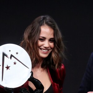 Patrick Timsit et Alice Belaïdi, prix d'interprétation dans un second rôle, lors de la cérémonie de clôture du 20e Festival du film de comédie à l'Alpe d'Huez, le 21 janvier 2017. © Dominique Jacovides/Bestimage