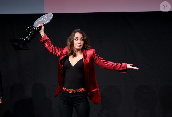Alice Belaïdi, prix d'interprétation dans un second rôle, lors de la cérémonie de clôture du 20e Festival du film de comédie à l'Alpe d'Huez, le 21 janvier 2017. © Dominique Jacovides/Bestimage