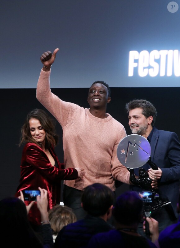 Alice Belaïdi, Ahmed Sylla, Ludovic Bernard, grand prix-OCS et prix du public pour le film "L'ascension", lors de la cérémonie de clôture du 20e Festival du film de comédie à l'Alpe d'Huez, le 21 janvier 2017. © Dominique Jacovides/Bestimage