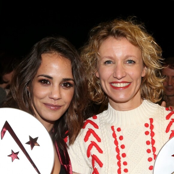Alice Belaïdi, prix d'interprétation dans un second rôle, Alexandra Lamy, prix d'interprétation féminine parmi les lauréats lors de la cérémonie de clôture du 20e Festival du film de comédie à l'Alpe d'Huez, le 21 janvier 2017. © Dominique Jacovides/Bestimage
