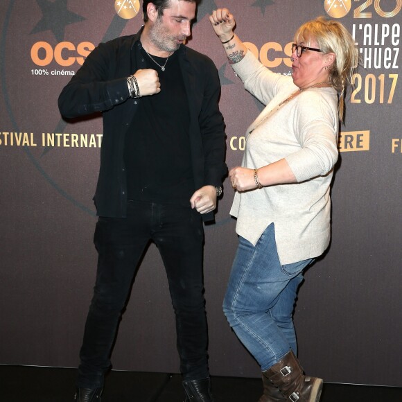 Richard Orlinski et Valérie Damidot lors du photocall de la cérémonie de clôture du 20e Festival du film de comédie à l'Alpe d'Huez, le 21 janvier 2017. © Dominique Jacovides/Bestimage