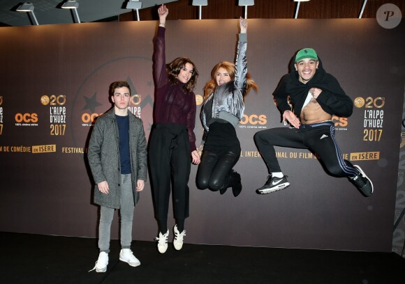 Panayotis Pascot, Andy Raconte (Nadège Dabrowski), Charlotte Gabris et Mister V (Yvick Letexier) lors du photocall de la cérémonie de clôture du 20e Festival du film de comédie à l'Alpe d'Huez, le 21 janvier 2017. © Dominique Jacovides/Bestimage