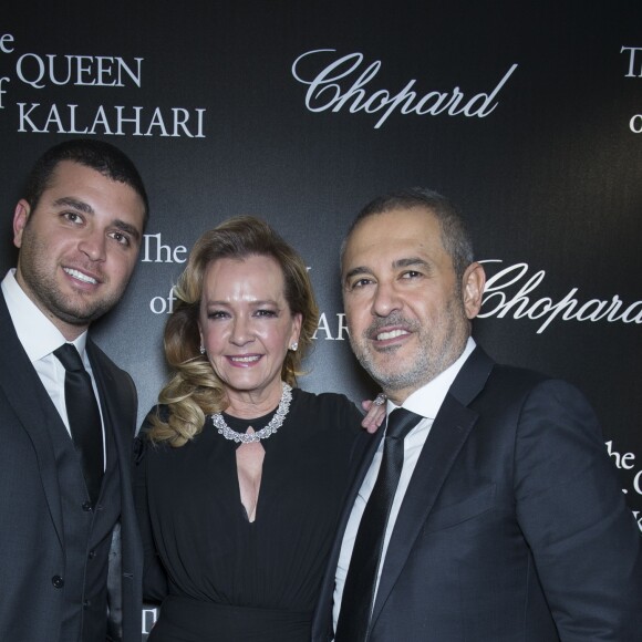 Semi-Exclusif - Elie Saab Jr, Caroline Scheufele et Elie Saab lors du photocall de la présentation de la collection Chopard ''The Queen of Kalahari'' au théâtre du Châtelet à Paris, le 21 janvier 2017.