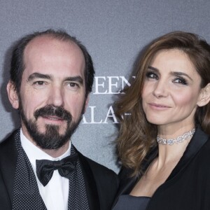 Semi-Exclusif - Alexis Veller et Clotilde Courau lors du photocall de la présentation de la collection Chopard ''The Queen of Kalahari'' au théâtre du Châtelet à Paris, le 21 janvier 2017.