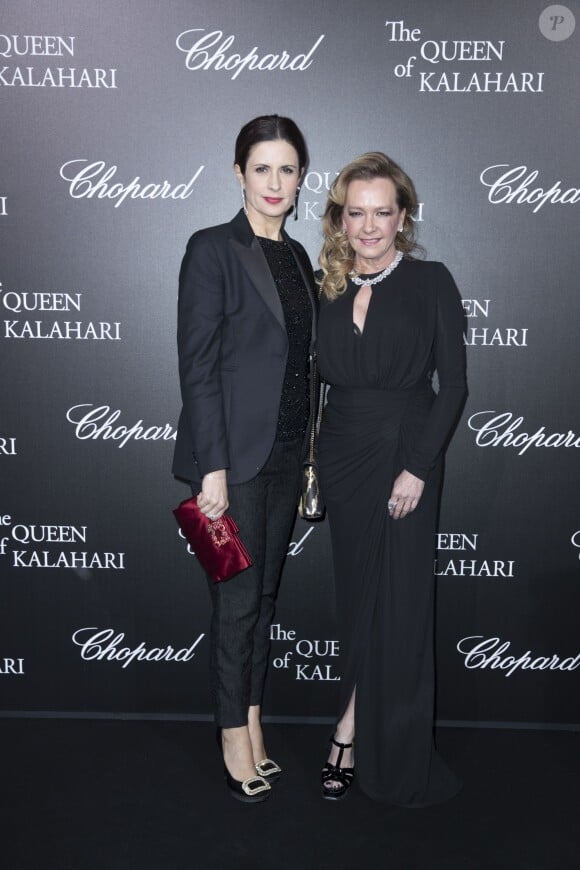 Semi-Exclusif - Livia Firth et Caroline Scheufele lors du photocall de la présentation de la collection Chopard ''The Queen of Kalahari'' au théâtre du Châtelet à Paris, le 21 janvier 2017.