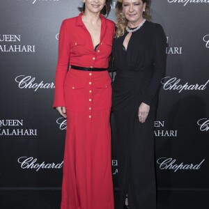 Semi-Exclusif - Juliette Binoche et Caroline Scheufele lors du photocall de la présentation de la collection Chopard ''The Queen of Kalahari'' au théâtre du Châtelet à Paris, le 21 janvier 2017.