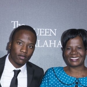 Semi-Exclusif - Alexis Veller, Tekolo, son fils et Caroline Scheufele lors du photocall de la présentation de la collection Chopard ''The Queen of Kalahari'' au théâtre du Châtelet à Paris, le 21 janvier 2017. ©