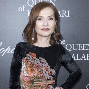 Semi-Exclusif - Isabelle Huppert lors du photocall de la présentation de la collection Chopard ''The Queen of Kalahari'' au théâtre du Châtelet à Paris, le 21 janvier 2017.