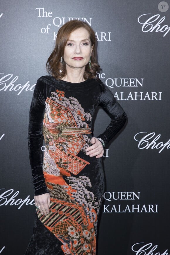 Semi-Exclusif - Isabelle Huppert lors du photocall de la présentation de la collection Chopard ''The Queen of Kalahari'' au théâtre du Châtelet à Paris, le 21 janvier 2017.