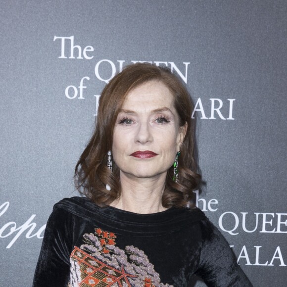 Semi-Exclusif - Isabelle Huppert lors du photocall de la présentation de la collection Chopard ''The Queen of Kalahari'' au théâtre du Châtelet à Paris, le 21 janvier 2017.