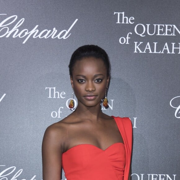 Semi-Exclusif - Mayowa Nicholas lors du photocall de la présentation de la collection Chopard ''The Queen of Kalahari'' au théâtre du Châtelet à Paris, le 21 janvier 2017.