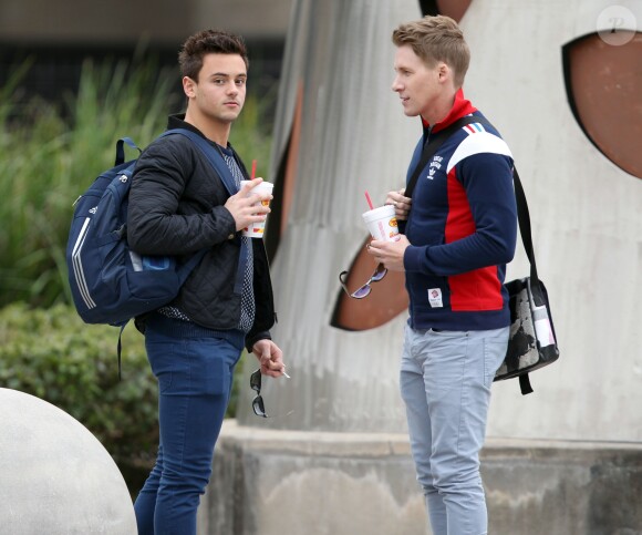 Exclusif – Le plongeur britannique Tom Daley et Dustin Lance Black à Houston le 11 décembre 2013.