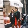 La princesse Caroline de Monaco et Inès de la Fressange se rendant à la boutique Chanel à Paris en 1985.