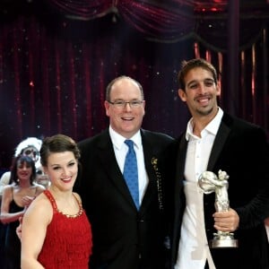 Le prince Albert II de Monaco avec Chily and Fly (Clown d'argent) - Soirée de gala du 41ème festival du cirque de Monte-Carlo à Monaco, le 24 Janvier 2017. © Manuel Vitali/Centre de Presse Monaco/Bestimage