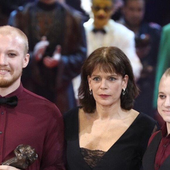 La princesse Stéphanie remet le Clown de Bronze à Sons Company - Soirée de gala du 41ème festival du cirque de Monte-Carlo à Monaco, le 24 Janvier 2017. © Pool/Frédéric Nebinger Monaco/Bestimage