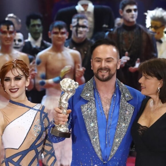 La princesse Stéphanie remet le Clown d'Argent à Marek Jama - Soirée de gala du 41ème festival du cirque de Monte-Carlo à Monaco, le 24 Janvier 2017. © Pool/Frédéric Nebinger Monaco/Bestimage