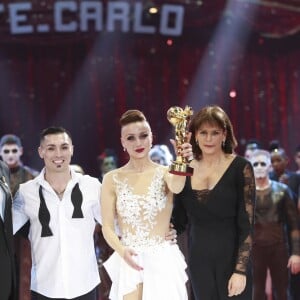 Le prince Albert II de Monaco et la princesse Stéphanie de Monaco avec le duo Sky Angels - Soirée de gala du 41ème festival du cirque de Monte-Carlo à Monaco, le 24 Janvier 2017. © Claudia Albuquerque/Bestimage